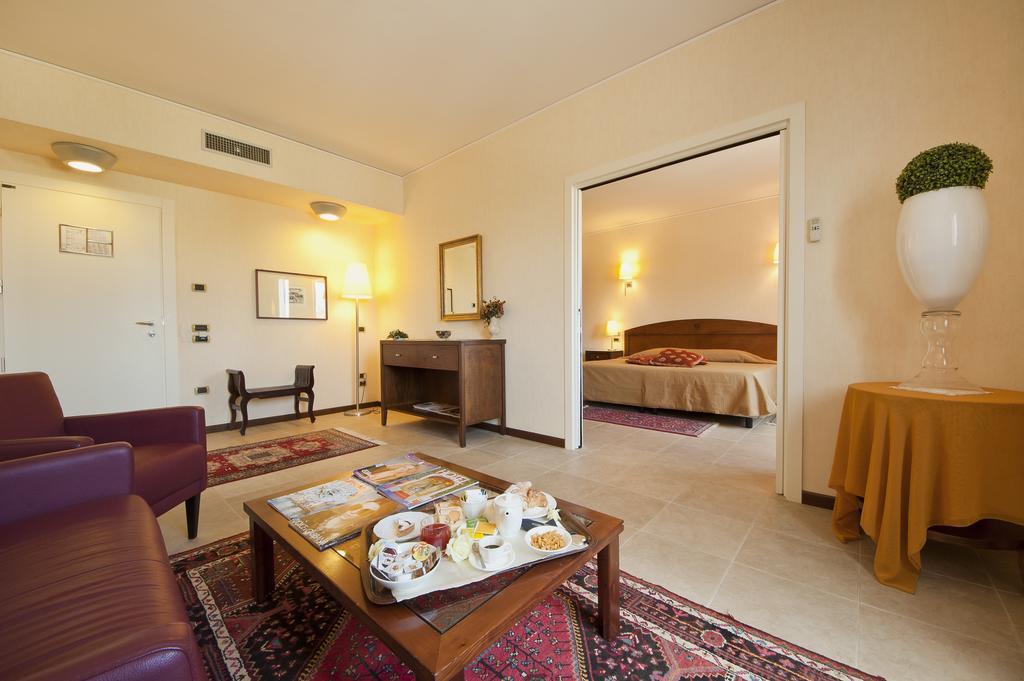 Grand Hotel Πέστουμ Εξωτερικό φωτογραφία